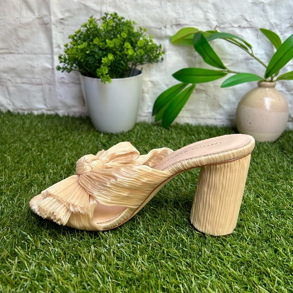 LOEFFLER RANDALL 
Women Penny Pleated Bow
Heel Almond size 7 SINGLE SHOE
$395.00 - Picture 2 of 9